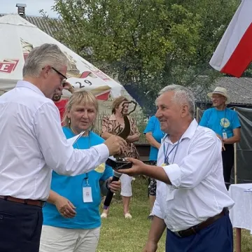 W Sudzinku otwarto nową drogę. Wstęgę przecinał m.in. wicemarszałek Sejmu RP