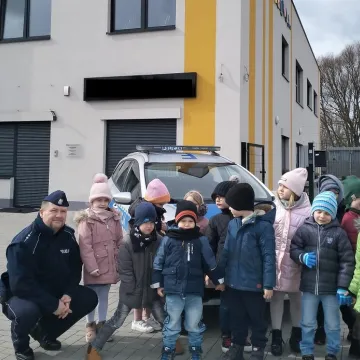 Policjanci rozmawiali z przedszkolakami o zagrożeniach
