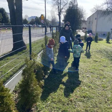 Zajączek ukrył się w PP nr 5 w Radomsku. Dzieci ruszyły na poszukiwania