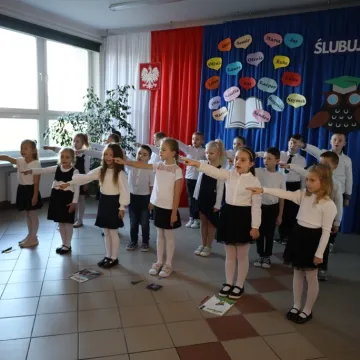 Pierwszoklasiści z PSP 10 w Radomsku złożyli ślubowanie