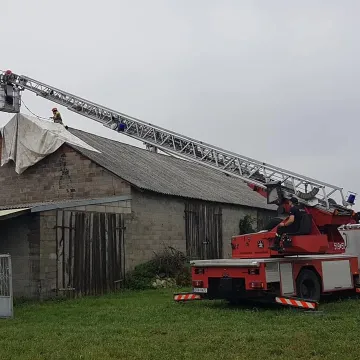 Wiatr uszkodził dach w Cieszątkach