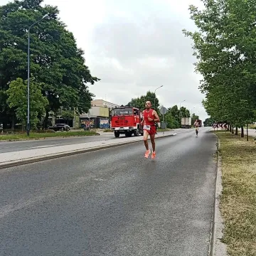 Ponad setka biegaczy stanęła na starcie biegu ulicznego w Radomsku