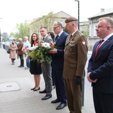 W Radomsku oddano hołd bohaterom. Był apel i salwa honorowa
