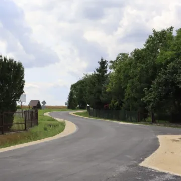 Finał prac na drodze powiatowej w miejscowości Zagórze