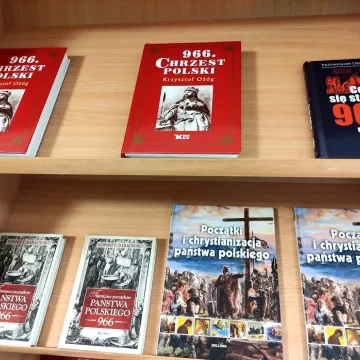 966. Chrzest Polski - wystawa w bibliotece w Radomsku