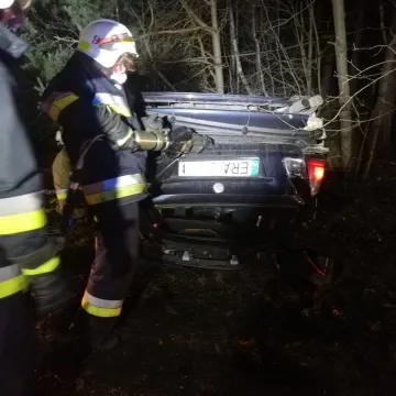 Samochód dachował. 24-letni kierowca miał miał blisko 2 promile alkoholu!
