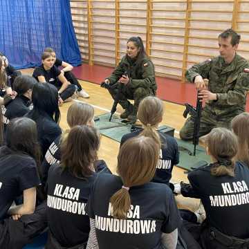 Uczniowie klas mundurowych z Radomska uczestniczyli w manewrach WOT