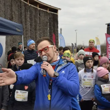 [WIDEO] Glinianki parkRUN w Radomsku. Bieg dla zdrowia i WOŚP 2025
