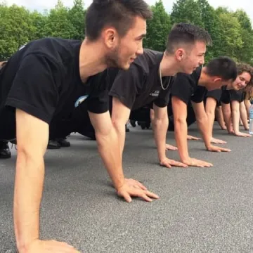 Manewry klas mundurowych z 