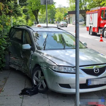 Zderzenie ferrari i mazdy w Piotrkowie Trybunalskim