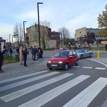 Zlot i parada zabytkowych samochodów w Święto Niepodległości w Radomsku