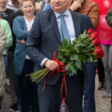 Chlebem i solą powitała społeczność ZSE-E w Radomsku nowego-starego dyrektora