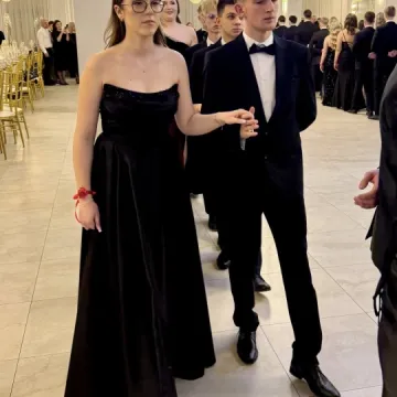 Odliczanie do matury rozpoczęło się eleganckim balem w LO Przedborzu