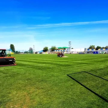Renowacja murawy na obiektach MOSiR w Radomsku
