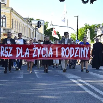 „Życie Łączy”. Mieszkańcy Radomska w Marszu dla Życia i Rodziny