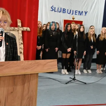 Pierwszoklasiści z II LO w Radomsku złożyli ślubowanie