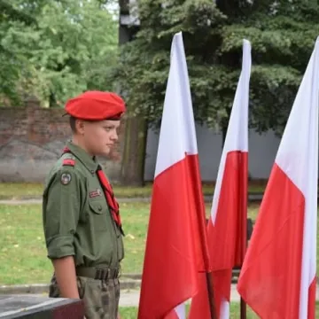 Kwiaty i pamięć w rocznicę wybuchu II Wojny Światowej