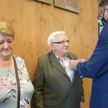 „Złoci” małżonkowie odznaczeni medalami