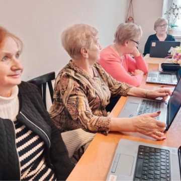 Seniorzy z Radomska świętowali Dzień Bezpiecznego Internetu