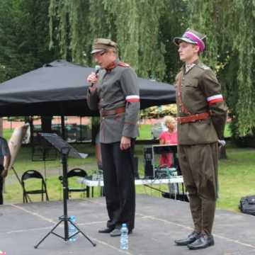 Patriotyczne pieśni w parku Świętojańskim