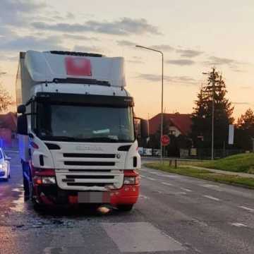 Radomsko: ciężarówka zderzyła się z pojazdem nauki jazdy