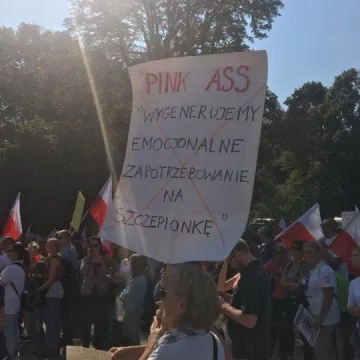 Radomszczanie na marszu „Zakończyć plandemię! Dość kłamstw!”