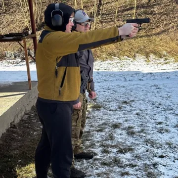 Szkoła Liderów na strzelnicy. Nauka, adrenalina i nowe doświadczenia