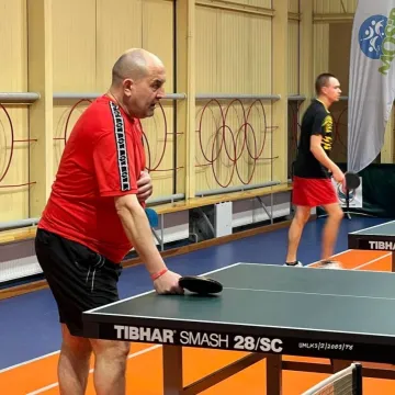 Na boisku i przy tenisowym stole. MOSiR Radomsko gra z WOŚP