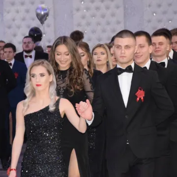 Szampańska zabawa studniówkowa ZSE w Radomsku