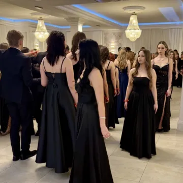 Odliczanie do matury rozpoczęło się eleganckim balem w LO Przedborzu