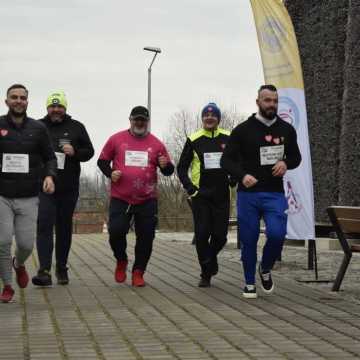 [WIDEO] Glinianki parkRUN w Radomsku. Bieg dla zdrowia i WOŚP 2025