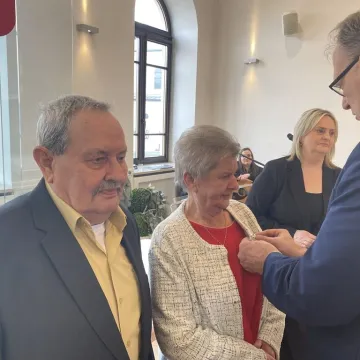 Razem przez pół wieku. Medale trafiły do dziesięciu par