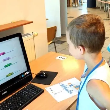 Dzieci uczą się programowania Scratch