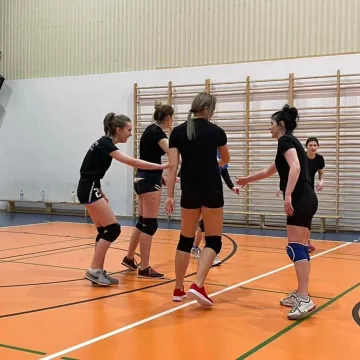 Emocje w Amatorskiej Lidze Piłki Siatkowej kobiet w Radomsku