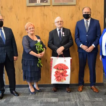 „Złoci” małżonkowie odznaczeni medalami