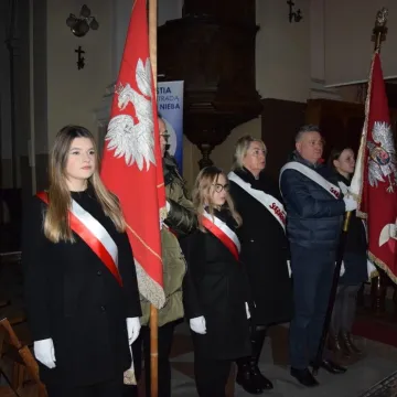 Modlitwa i złożenie kwiatów. Radomsko upamiętnia ofiary stanu wojennego