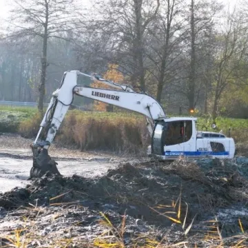 Trwa renowacja stawów w Strzałkowie