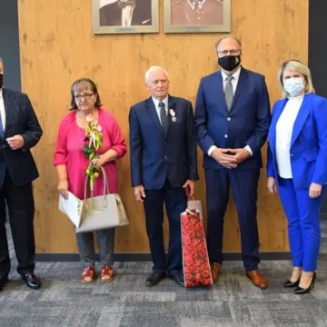 „Złoci” małżonkowie odznaczeni medalami