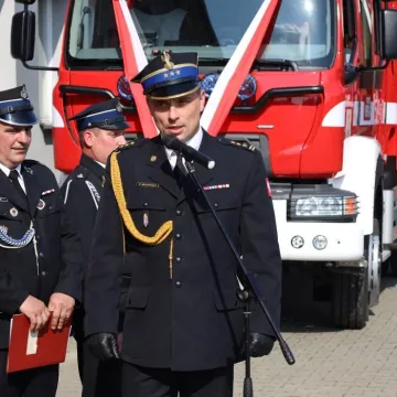 Druhowie z OSP Stobiecko Miejskie bogatsi o nowy wóz