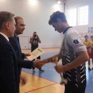 Młodzi piłkarze walczą o puchary