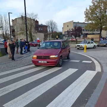 Zlot i parada zabytkowych samochodów w Święto Niepodległości w Radomsku