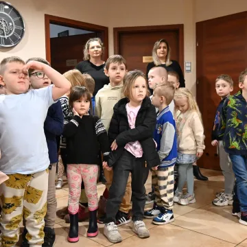 Przedszkolaki  z PP nr 10 z wizytą w Starostwie Powiatowym w Radomsku