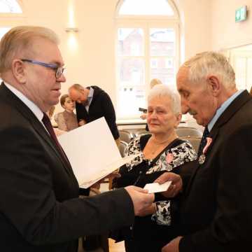 Osiem par otrzymało „Medale za Długoletnie Pożycie Małżeńskie”