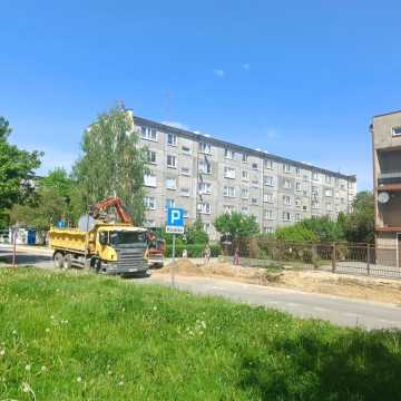 Trwa budowa chodnika na ul. Krzywoustego w Radomsku