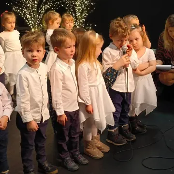 Przedszkolaki recytowały „zimowe” wierszyki w MDK w Radomsku