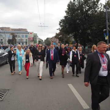 Władze powiatu radomszczańskiego na urodzinach miasta Równe