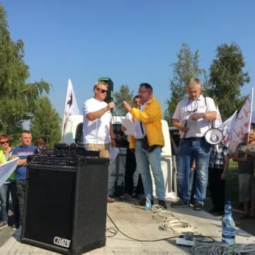 Pikieta przed siedzibą JYSK w obronie pracownika