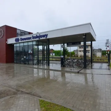 Nowe dworce w Gorzkowicach i Wilkoszewicach otwarte dla podróżnych