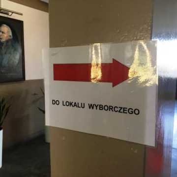 Radomsko głosuje. Tłumy w komisjach wyborczych 