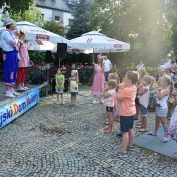 Letni Piknik Rodzinny na placu 3 Maja w Radomsku